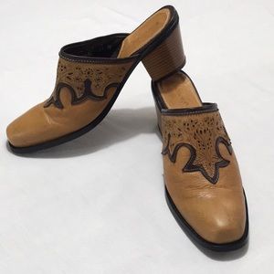 SONORA LEATHER MULES/BOOTIES/CLOGS, Size 6 1/2